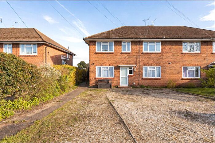 2 Bedroom Apartment For Sale In Elmwood Close, Alton, Hampshire, GU34