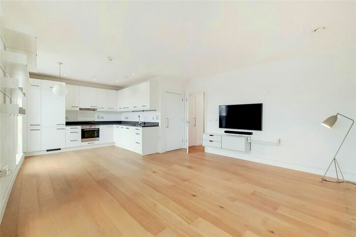 3 Bedroom Flat To Rent In Mint Street, Bethnal Green, London, E2