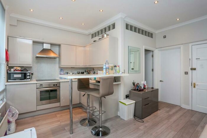 1 Bedroom Flat To Rent In , Baker Street, NW1