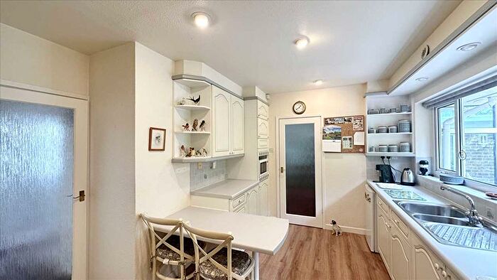 3 Bedroom Bungalow For Sale In Parkland Close, Clifton Village, Nottingham, NG11