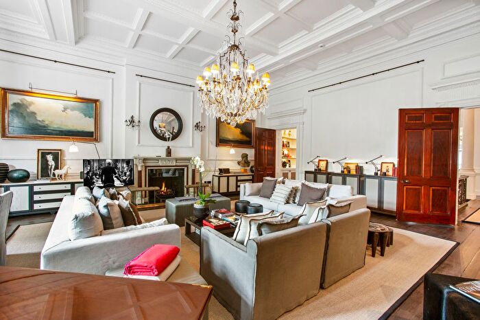 3 Bedroom Flat To Rent In Cadogan Square, London, SW1X