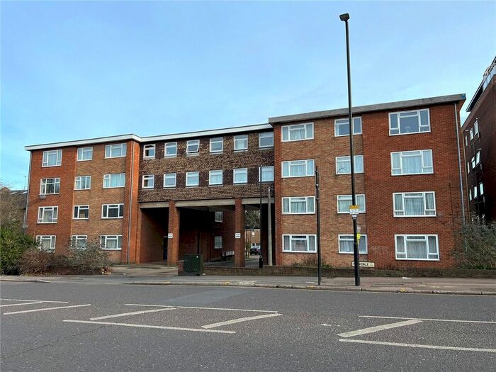 1 Bedroom Flat To Rent In Parkdale, Bounds Green Road, London, N11