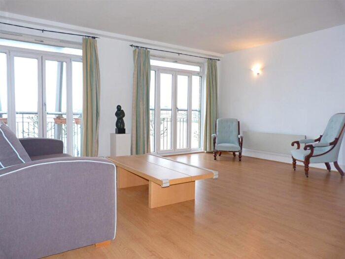 2 Bedroom Flat To Rent In Dundee Wharf, Canary Wharf, E14