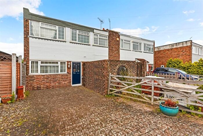 4 Bedroom Semi-Detached House For Sale In Loveys Road, Arundel, BN18