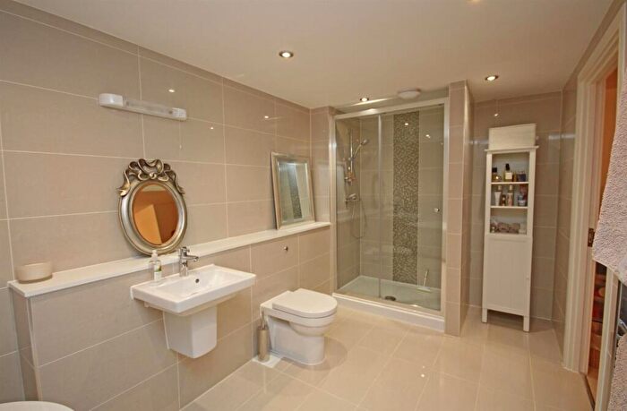 2 Bedroom Apartment To Rent In Waterhouse Lane, KT20