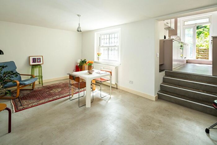 1 Bedroom Flat For Sale In New Cross Road, London, SE14