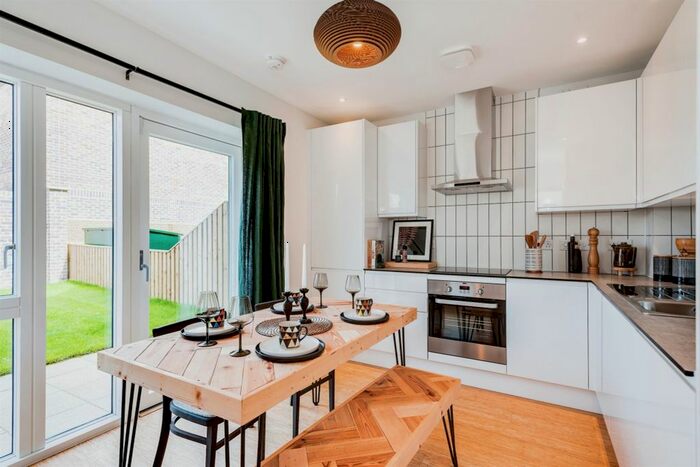 4 Bedroom Terraced House For Sale In Oakfield, Swindon, SN3