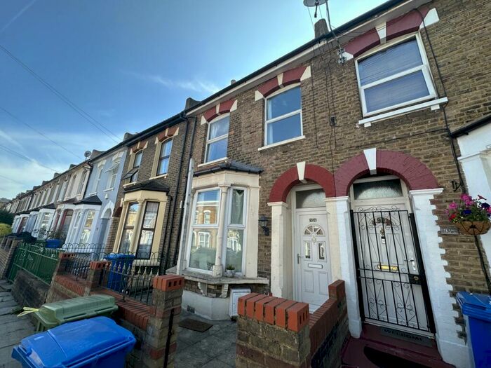 5 Bedroom Terraced House To Rent In Brayards Road, Peckham, SE15