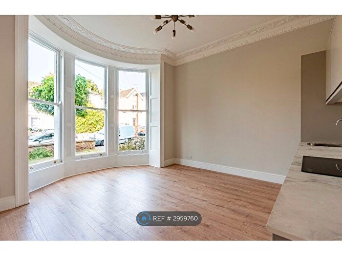2 Bedroom Flat To Rent In Hampton Park, Bristol, BS6