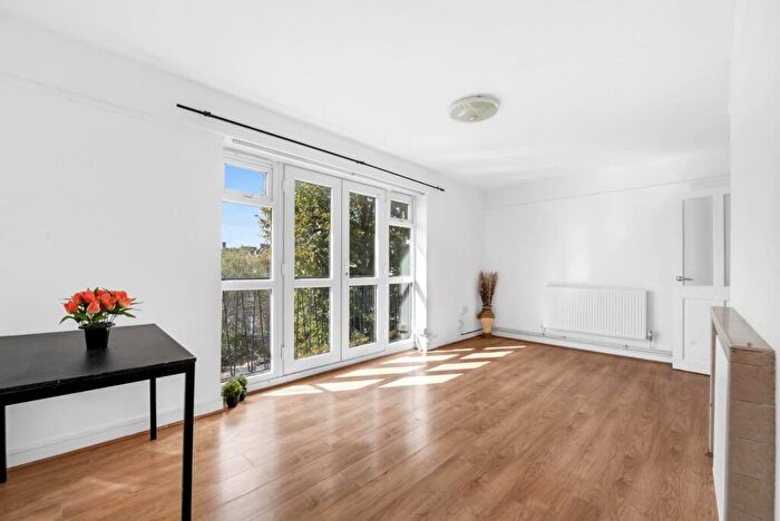 2 Bedroom Apartment For Sale In Manor Road, London, N16