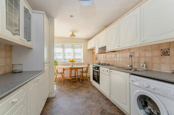 2 Bedroom Maisonette To Rent In Cheesemans Terrace, West Kensington, London, W14