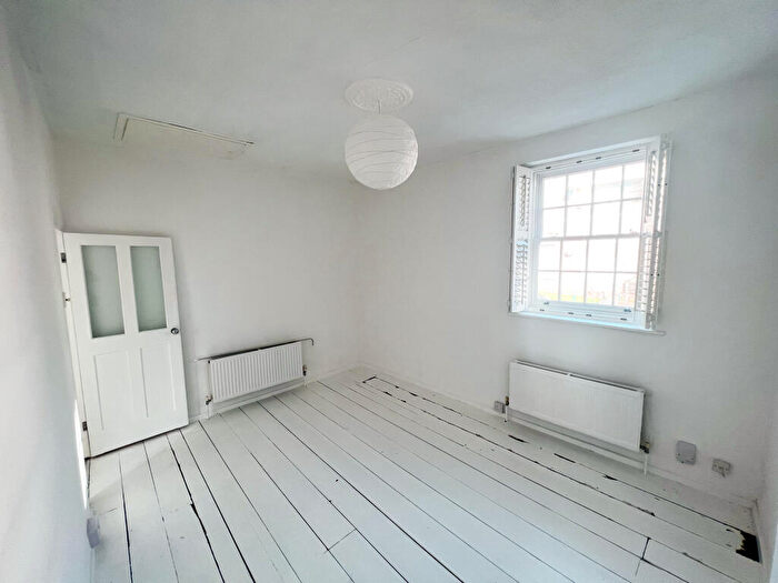 2 Bedroom End Of Terrace House To Rent In Old Road, LU7