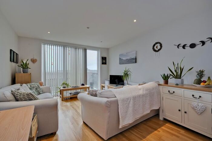 1 Bedroom Flat To Rent In The Heart, Walton On Thames, KT12