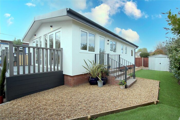 3 Bedroom Mobile/park Home For Sale In Windmill Park, Windmill Lane, Balsall Common, Coventry, CV7