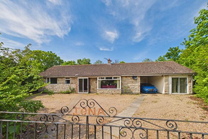 4 Bedroom Detached Bungalow For Sale In Norwich Road, Halesworth, IP19