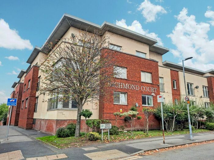 3 Bedroom Flat To Rent In Richmond Court, North George Street, Salford, Manchester, M3