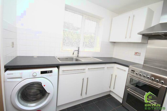 1 Bedroom Flat To Rent In Heddington Grove, Islington, London, N7