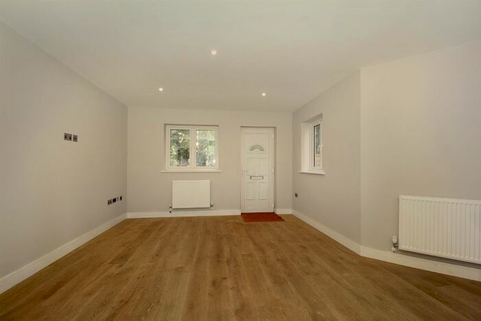 2 Bedroom Flat To Rent In Castlebar Road, London, W5