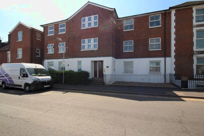 Studio To Rent In Priory Court, - Priory Road, Tonbridge, TN9