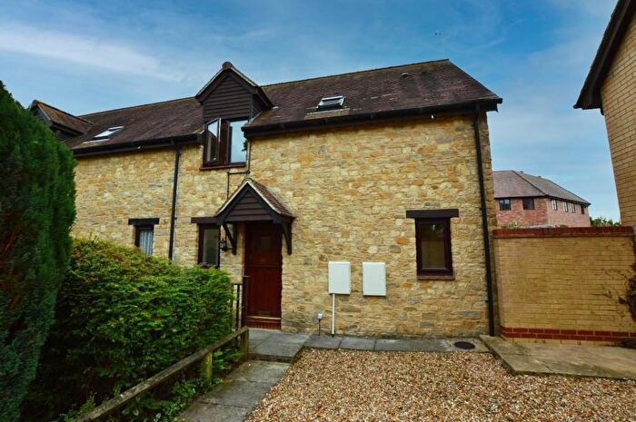 3 Bedroom End Of Terrace House To Rent In Hipwell Court, Olney, MK46