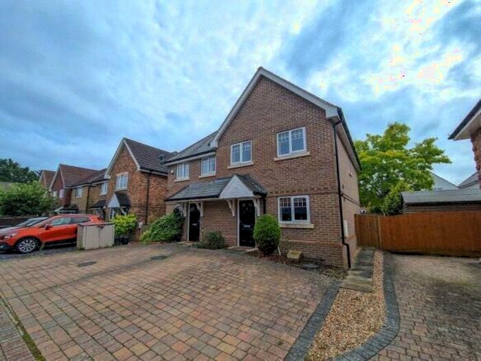 2 Bedroom House To Rent In Heather Hill Close, Earley, Reading, Berkshire, RG6