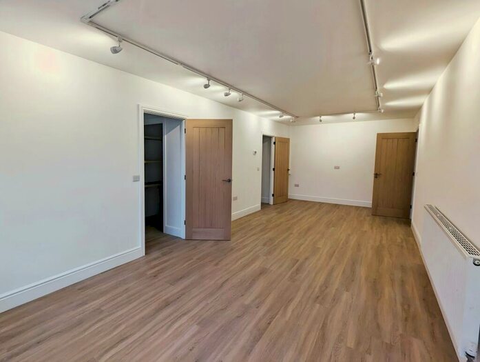 2 Bedroom Flat To Rent In High Street, Kibworth, Leicester, LE8