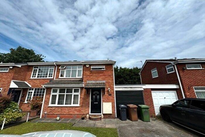 3 Bedroom Semi-Detached House To Rent In The Greenway, Birmingham, B37