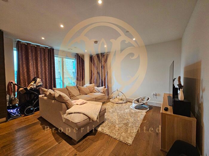 2 Bedroom Flat To Rent In Cottam House, Kidbrooke Park Road, London, SE3