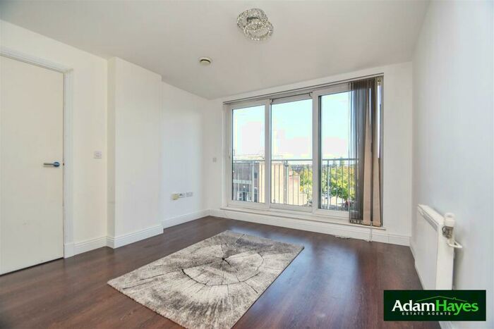 2 Bedroom Apartment To Rent In Lankaster Gardens, East Finchley, N2