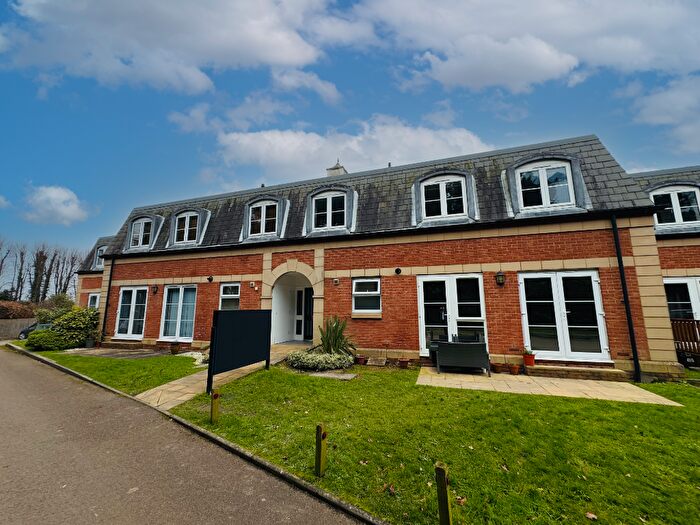 2 Bedroom Apartment To Rent In Crabbett Park, Worth, RH10