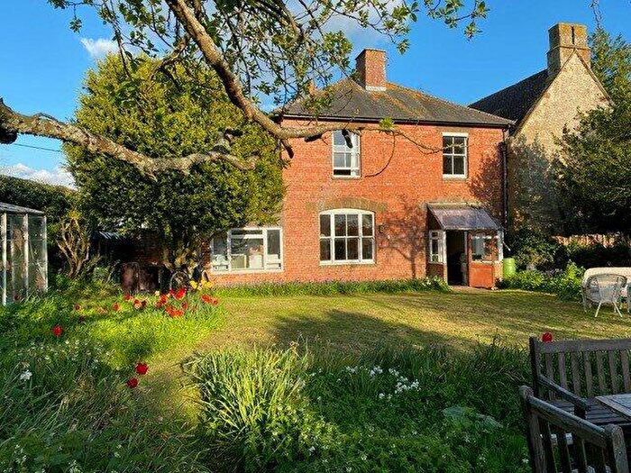 4 Bedroom Semi-Detached House For Sale In Brackley Road, Greatworth, Banbury, Oxfordshire, OX17