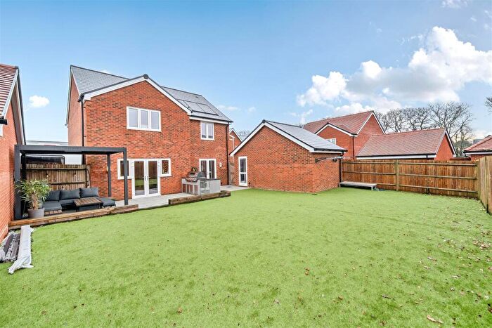 4 Bedroom House For Sale In Winifred Moody Road, West End, SO30