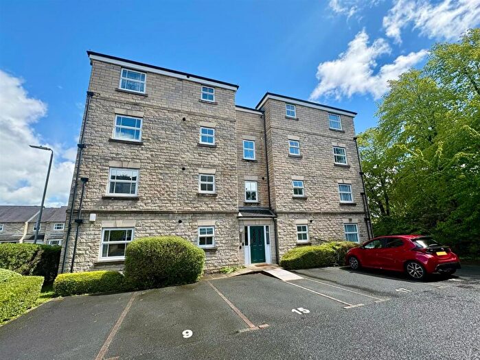 2 Bedroom Apartment For Sale In Bishopdale Court, Halifax, HX1
