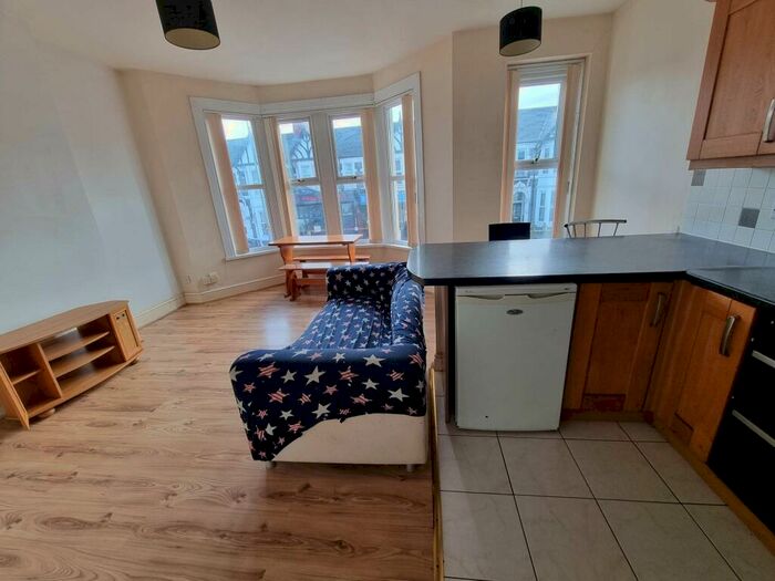 2 Bedroom Flat To Rent In Whitchurch Road, Gabalfa, Cardiff, CF14