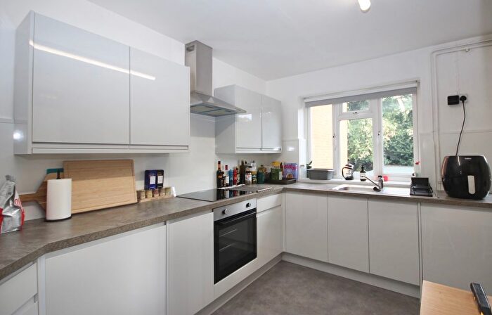 4 Bedroom Flat To Rent In Victoria Street, St. Albans, Hertfordshire, AL1