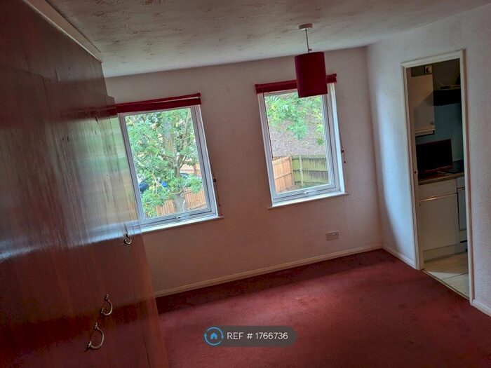 Studio To Rent In Knights Road, Braintree, CM7
