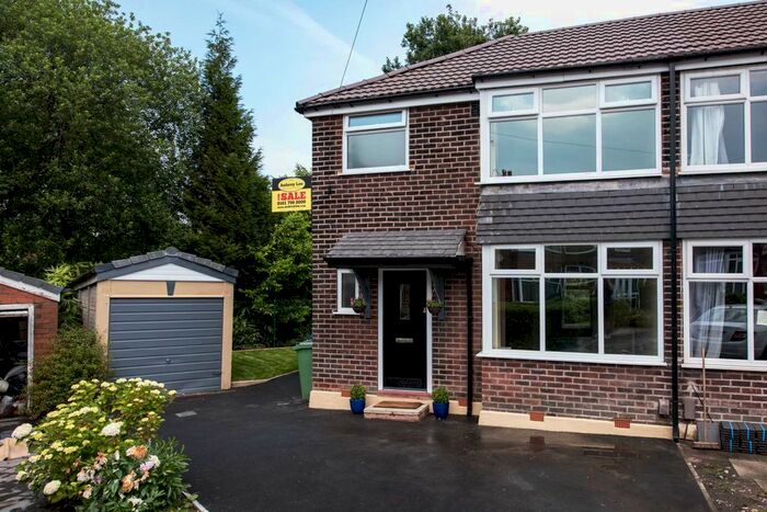 4 Bedroom Semi-Detached House To Rent In Balmoral Grange, Prestwich, M25
