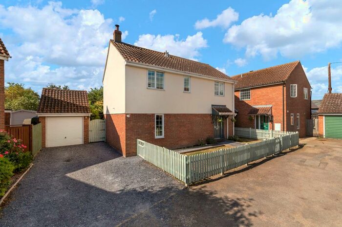 4 Bedroom Detached House To Rent In Cockhall Close, Litlington, SG8
