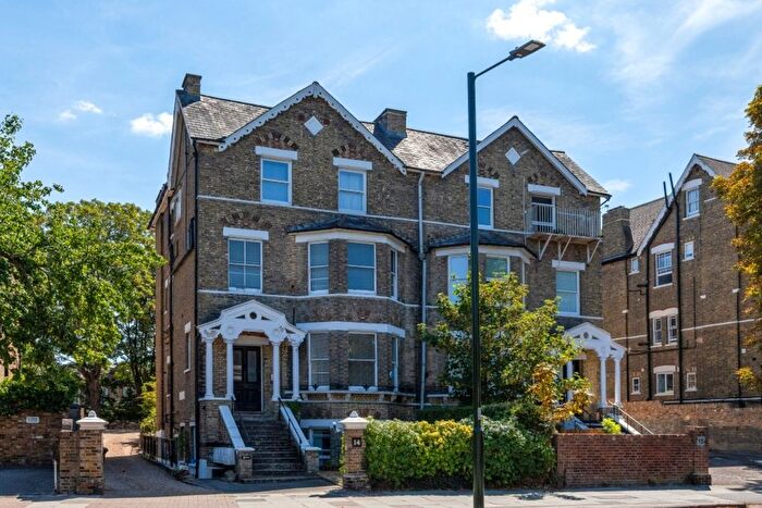 1 Bedroom Flat For Sale In Kew Gardens Road, Kew, TW9