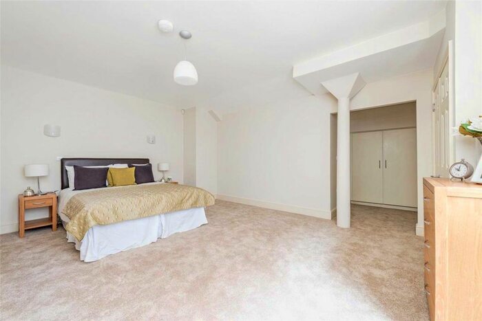 2 Bedroom Flat To Rent In Queen Anne Street, Marylebone G, W1