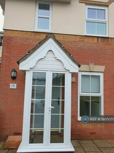 2 Bedroom Semi-Detached House To Rent In Marina Close, East Cowes, PO32