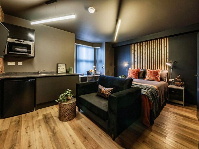 Studio To Rent In Bideford Dr, Selly Oak, Birmingham, West Midlands, B29