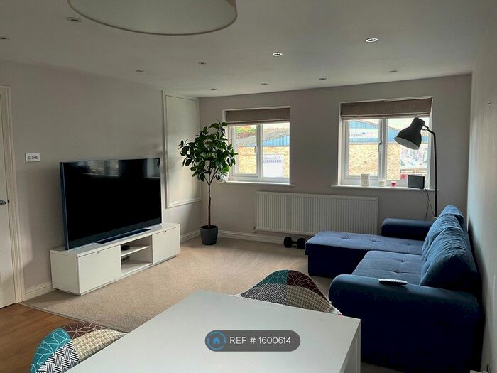 1 Bedroom Maisonette To Rent In Windsor Court, Kings Langley, WD4