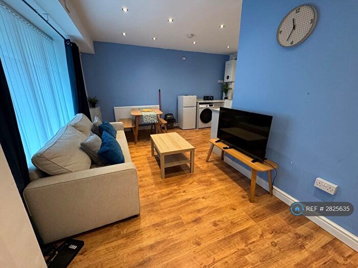 1 Bedroom Flat To Rent In Edge Lane, Stretford, Manchester, M32