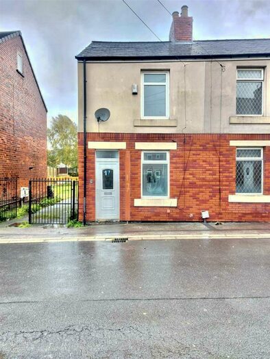 3 Bedroom House To Rent In Grays Road, Barnsley, S71