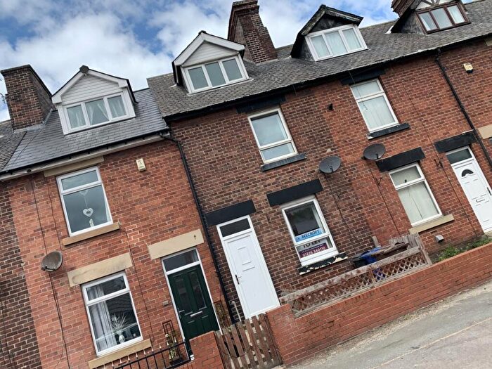 3 Bedroom House To Rent In Rotherham Road, Middlecliffe, S72