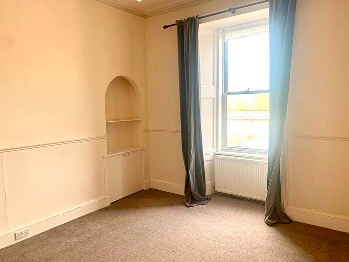 3 Bedroom Flat To Rent In King Street, Perth, PH2