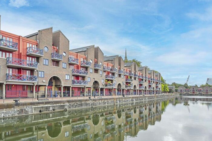 2 Bedroom Flat To Rent In Newlands Quay, Wapping, London, E1W