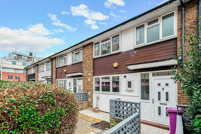 3 Bedroom Property To Rent In Knottisford Street, London, E2