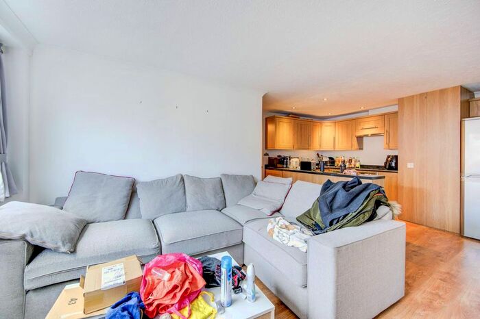 2 Bedroom Flat To Rent In Earls Court Road, Earls Court, London, SW5